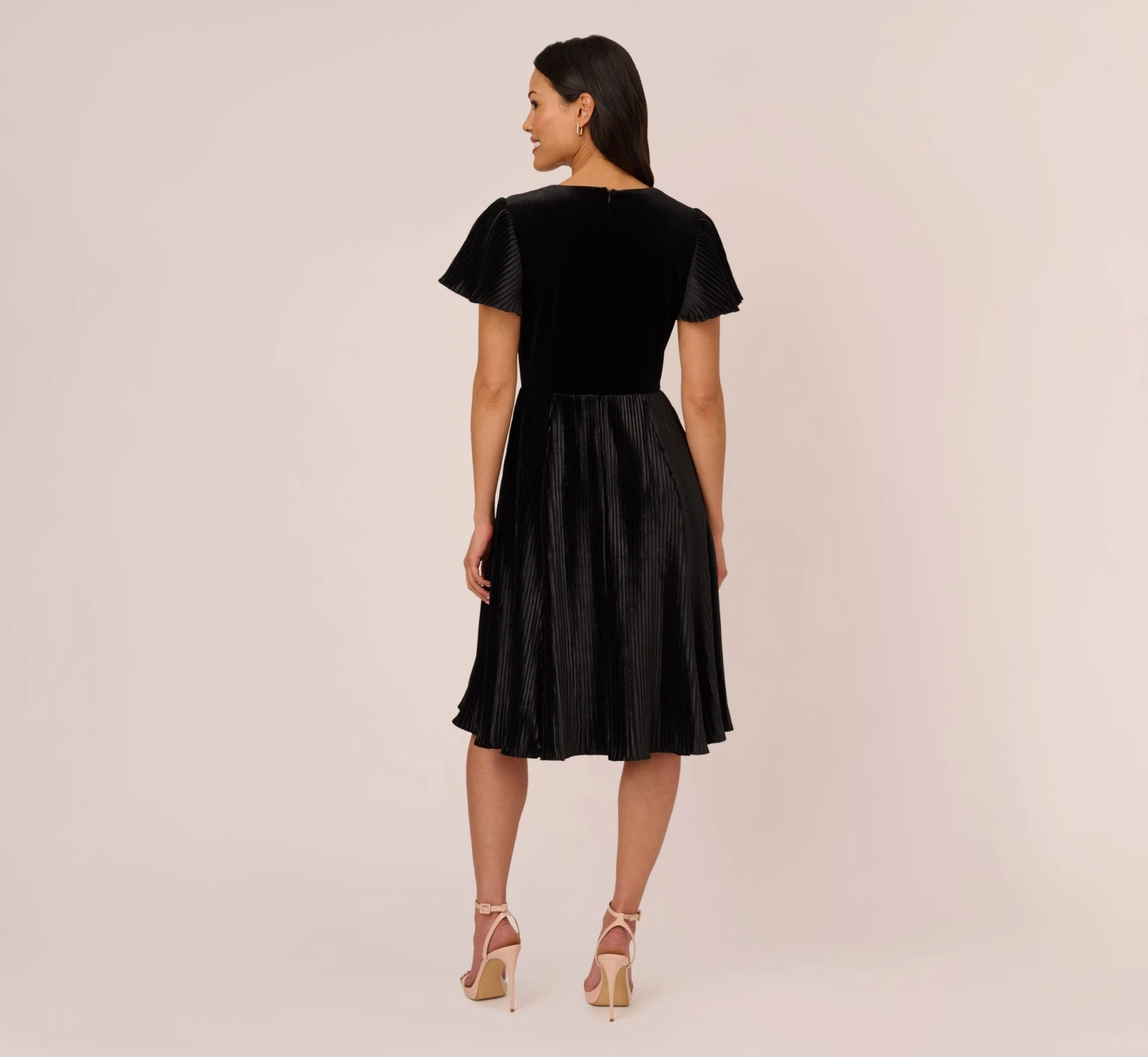Adrianna Papell Short Sleeve Velvet Pleated Midi Dress In Black 4 Adrianna Papell Short Sleeve Velvet Pleated Midi Dress In Black - Image 4