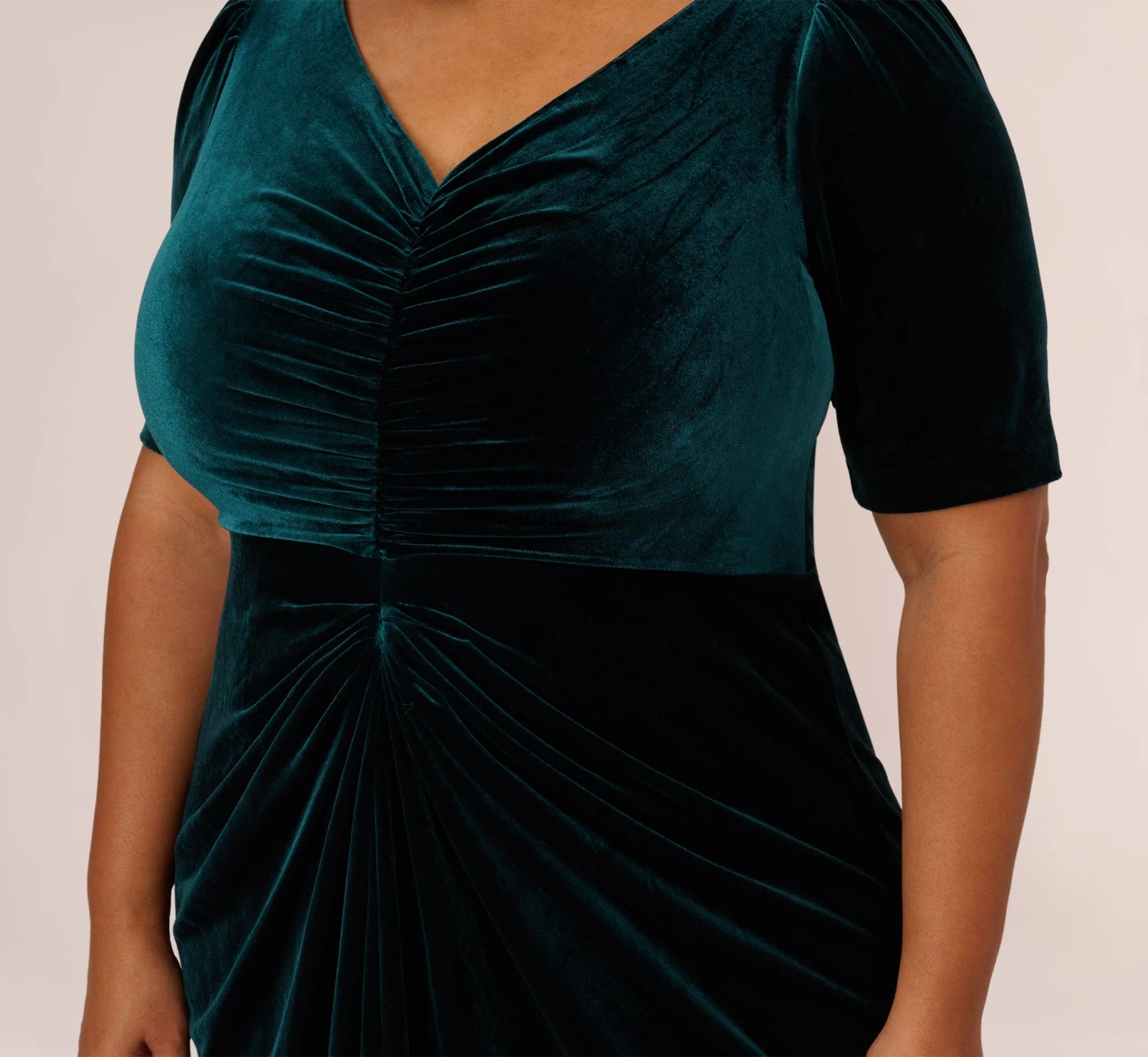 Adrianna Papell Plus Size Shirred Velvet Gown With Elbow-Length Sleeves In Emerald 4 Adrianna Papell Plus Size Shirred Velvet Gown With Elbow-Length Sleeves In Emerald - Image 4